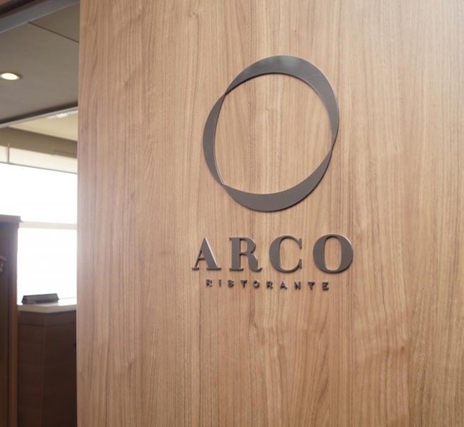 ARCOはイタリア語でアーチの意味。シェラトンから眺める雄大な景色をイメージ。