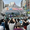 今年も大盛況!第24回新小岩えきひろフェスティバル♪地元中学校の吹奏楽部の演奏や、名物のフラダンスやハワイアンステージ!