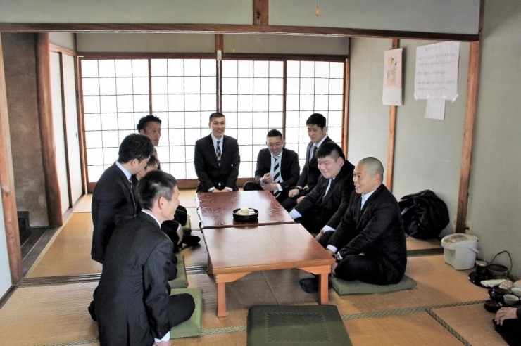 控室での福男の皆さん