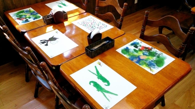 店内のテーブルクロスには生徒さん達の素敵な作品が彩りを添えてくれます！
