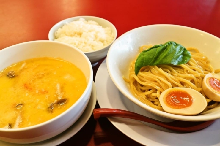 「特製　極みつけ麺」1050円（税込）※18：00まで半ライスサービス