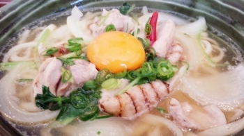 庖丁様で使用されている丼だしと沖縄そばを組み合わされた麺料理「だしそば」是非一度ご賞味ください！