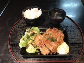 女性に人気の「チキン南蛮定食」880円