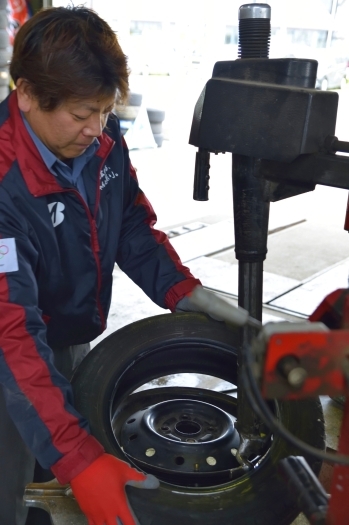 乗用車から大型車までタイヤのことならお任せください「ミスタータイヤマン 小樽店」