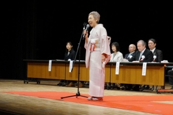 福田房仙先生の挨拶　笑顔がすてきです