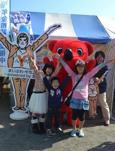 「「八千代どーんと祭 2012 」　開催中！　チーバくんと「ワイっ☆」」