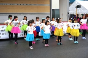裾野市立南児童館ダンス講座のお子さんたちによるダンス披露
