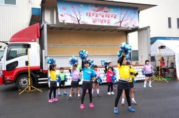 K-Kid's Dance teamによるダンス披露