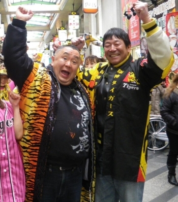 タイガース応援集団『中野猛虎会』会長ダンカンさん、その副会長を務める松村邦洋さん