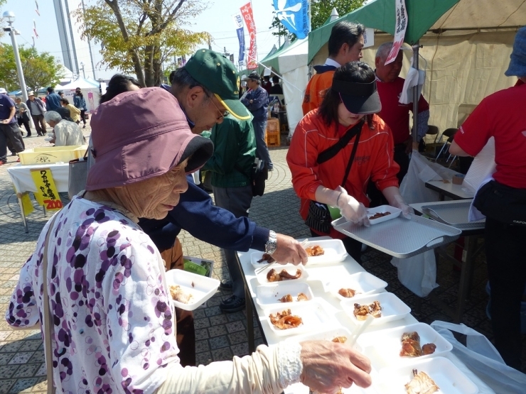 霞ヶ浦、北浦の二つの湖に挟まれた行方市は漁業も盛んです。郷土料理の鯉の甘煮は市民の方にも大人気の一品です。