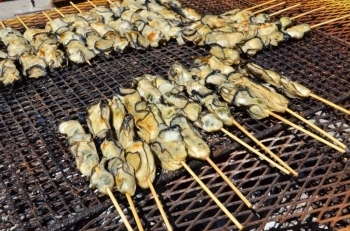 牡蠣の串焼き