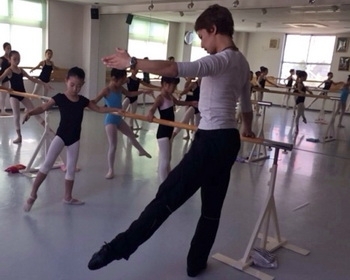 第一線で活躍するプロのダンサーによるレッスン「Fairy Ballet Theater（フェアリーバレエシアター）」