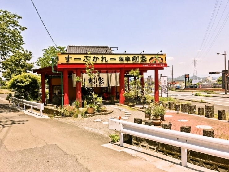 ひと際目をひく大きな看板が目印!!<br>