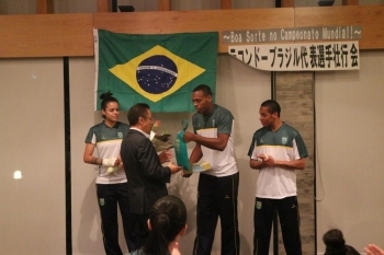 ブラジル代表選手からも新座市にプレゼント！