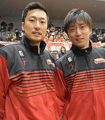 田中健介選手（左）と宮永勇太選手（右）<br>2016年12月19日撮影