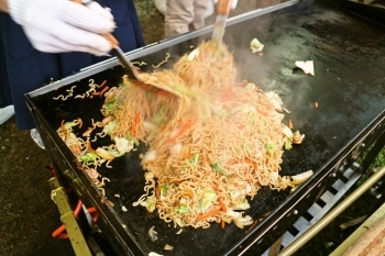 焼きそば、美味しそう♪<br>すぐに売り切れました。