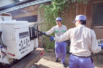 専門のスタッフが、ご自宅まで安全に灯油を配達いたします。「菖栄ライフ株式会社」