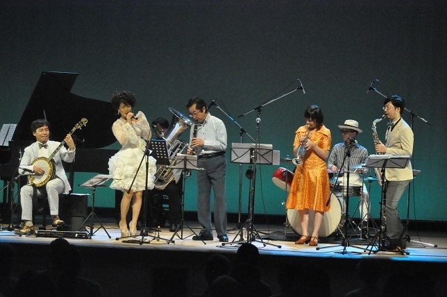左から青木研さん、吉澤紀子さん、松永敦さん、花岡詠二さん、二井田ひとみさん、たきざわあつきさん、渡辺恭一さん