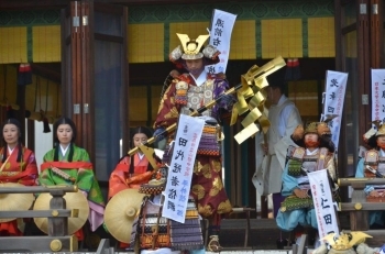 神事は厳かに進みます