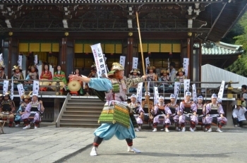 厄払いと勝利祈願の弓