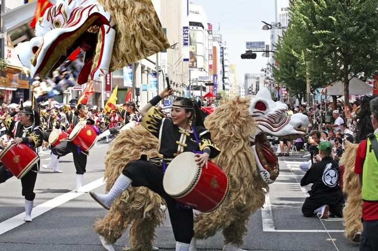 噛み付く相手を　探してるぞー