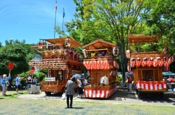 シャギリの山車が３台並びました