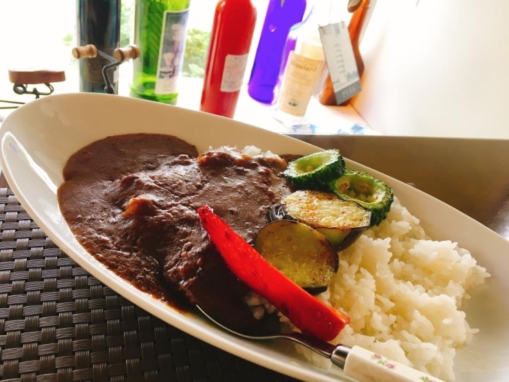 宮崎野菜カレー　900円<br>サラダとミニアイス付き