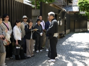 脚本家や小説家の執筆活動の場として愛されてきた「和可菜」。山田洋次監督、野坂昭如さん、今井正さん他、多く方が宿泊し数々の名作を生み出しました。