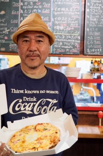 オーナーシェフの中鶴です
テイクアウトピザも大人気ですよ！「スペイン風バル 喜多方ＢＡＬ」