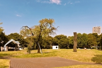 彫刻広場
公園内のいたるところに芸術作品が♪「埼玉県立近代美術館」