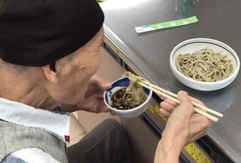 「自分で作るお蕎麦は格別だね！美味しいよ♪」