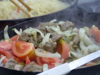 スパイシーな味付けでチョットピリ辛なおつまみは、暑い日に冷たい飲み物と一緒に食べたい一品です。