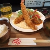 和食や雑っ草　特大天然エビフライ定食