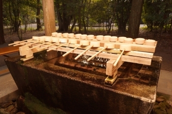 宮崎神宮の手水舎の水は井戸水なので冬あたたかく夏ひんやり