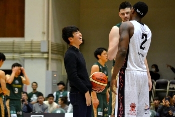 TIP-OFFセレモニーには、世界陸上銅メダリストで関西学院大学陸上部の多田修平選手が登場！