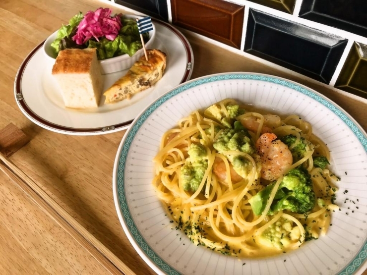 ランチBセット（パスタと自家製パン、キッシュ＆サラダ）950円