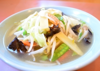 優しい塩の風味に野菜の甘みが絶品の“たんめん”「ラーメン 一本やり」