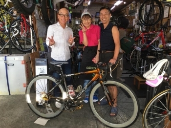 HINOサイクルさんにはレース用の自転車ずらりとそろっています