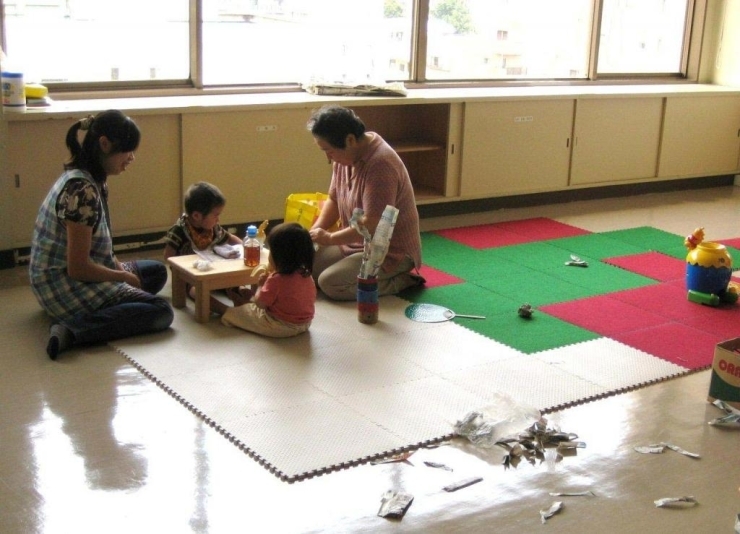 専門のスタッフが受講生の子どもを預かっています