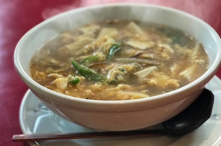 酸味あり、辛みありのトロミスープが麺と絡まって◎♪