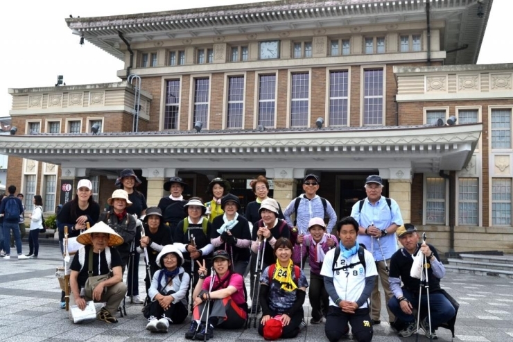 JR奈良駅にて、旧駅舎をバックに記念撮影！