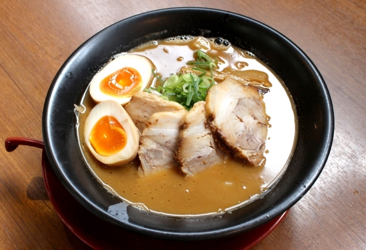 徳島ラーメン　チャーシュー（チャーシュー増量・煮玉子入り） ￥940