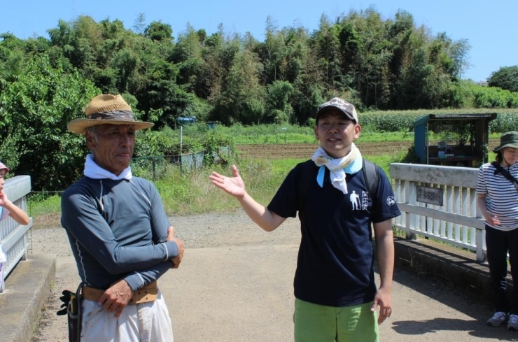 こちらが農園のオーナー峯尾さん。兼業農家として父親の代から続く畑を守っています。