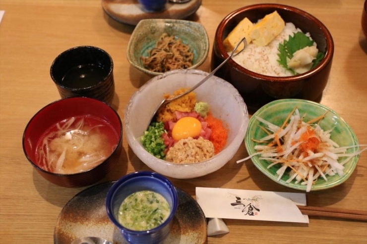 三倉のバクダン丼　1200円<br>