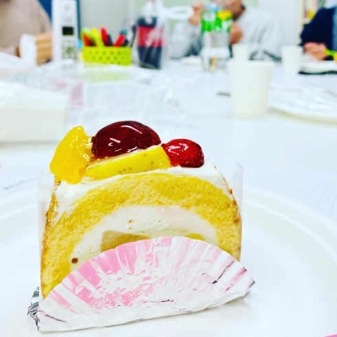 お祝いごとにケーキは必須です。「初立志会　【伊丹の幼児・小学生・中学生指導塾　本物の国語・英語を学ぶ】」