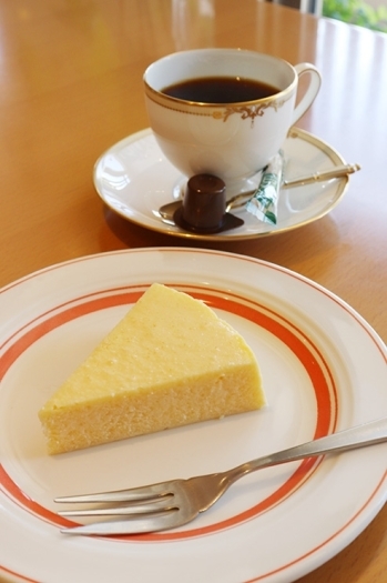 チーズケーキ　450円<br>コーヒーとセット900円<br>