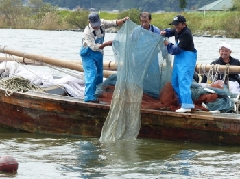 見学時間は40分間。　網にはどれだけの魚が入っているかな？　楽しみ！