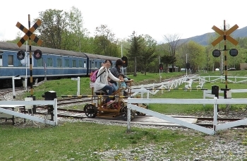 「狩勝高原エコトロッコ鉄道」