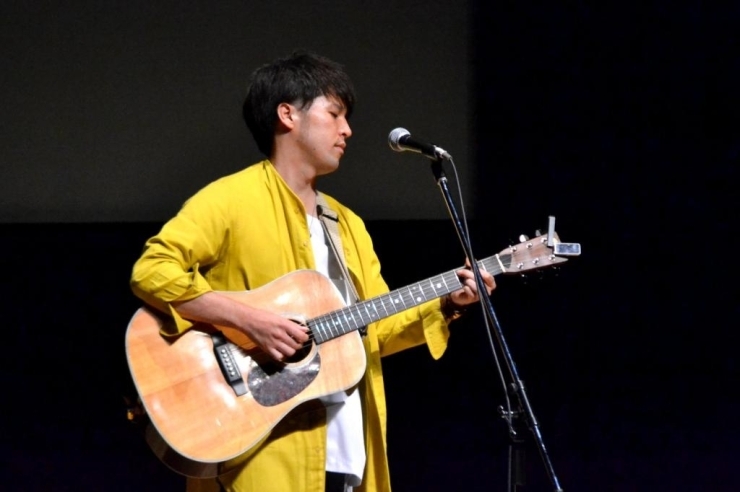 ギター1本、歌とコトバで想いを伝えた香川裕光さん