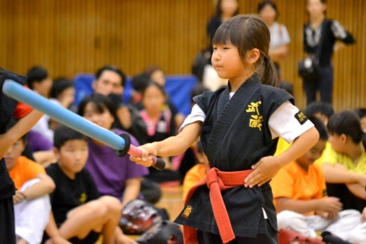 小学生以下の選手たちも大人には及ばないものの、基本軸がしっかりして見る者を唸らせます。